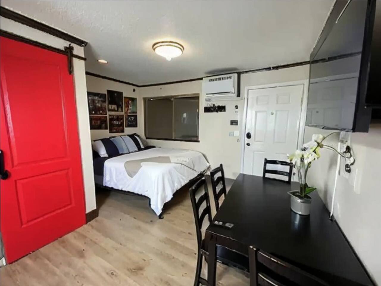 Fresh Condo: Only Steps to Fremont Street Downtown