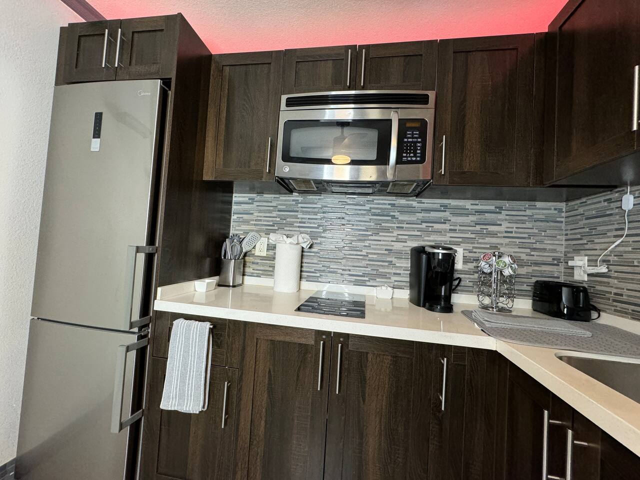 Fresh Condo: Only Steps to Fremont Street Downtown
