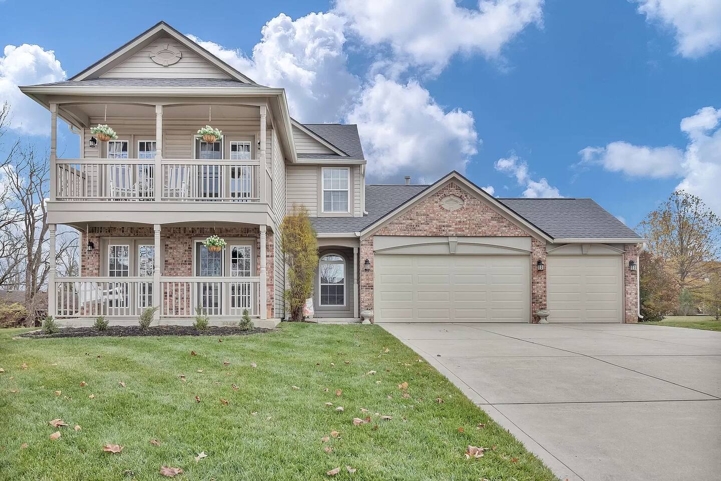 Downtown Westfield • Walk to Dining • Sleeps 12