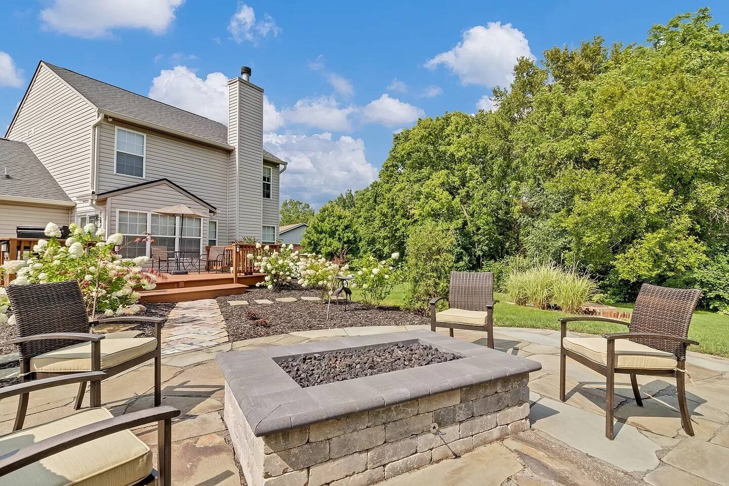 Downtown Westfield • Walk to Dining • Sleeps 12 — Westfield — vacation rental