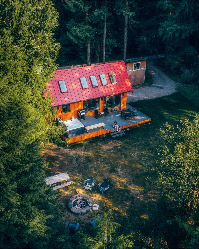 Ramblin' Rose Riverfront, Hot tub, Pet frdly, Cozy