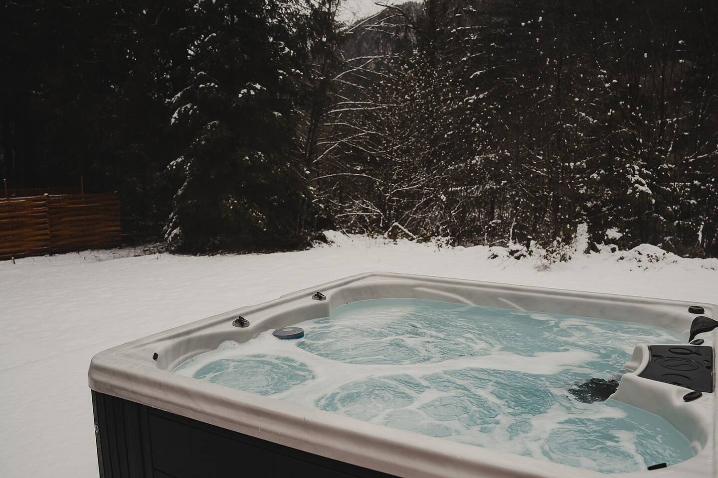 Ramblin' Rose Riverfront, Hot tub, Pet frdly, Cozy