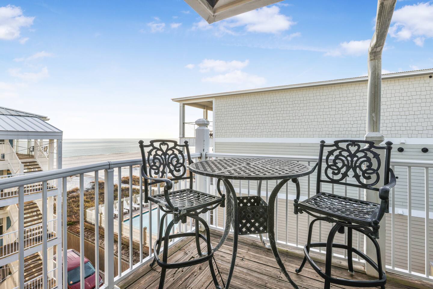 Heated Pool-King Bed-Family Friendly-Beachfront
