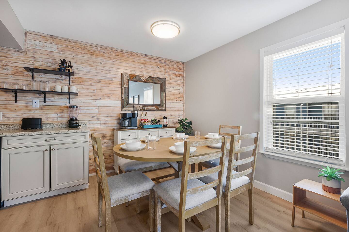 Heated Pool-King Bed-Family Friendly-Beachfront