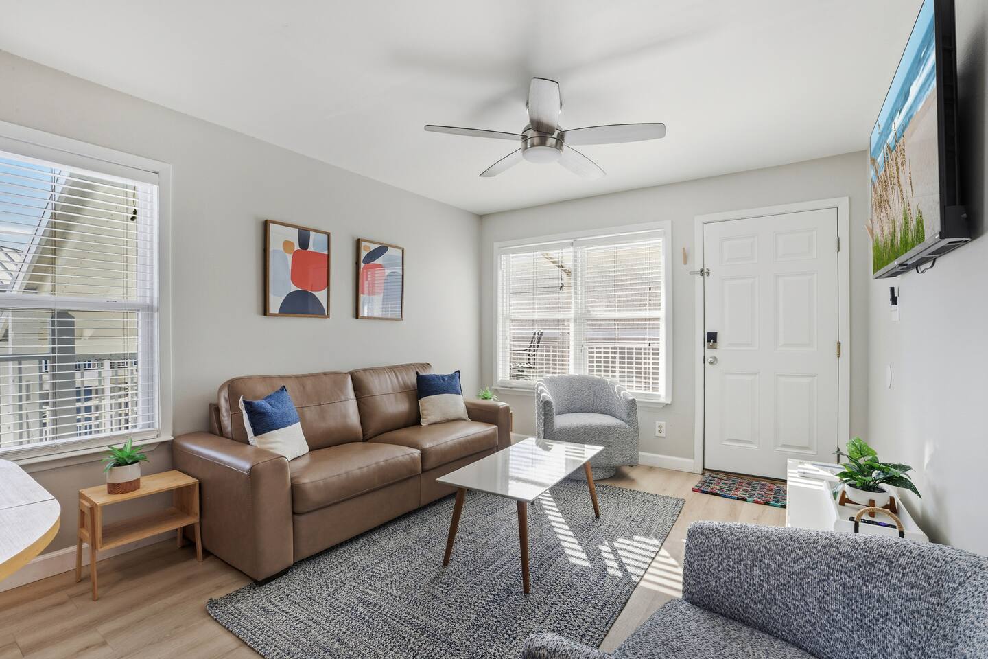 Heated Pool-King Bed-Family Friendly-Beachfront