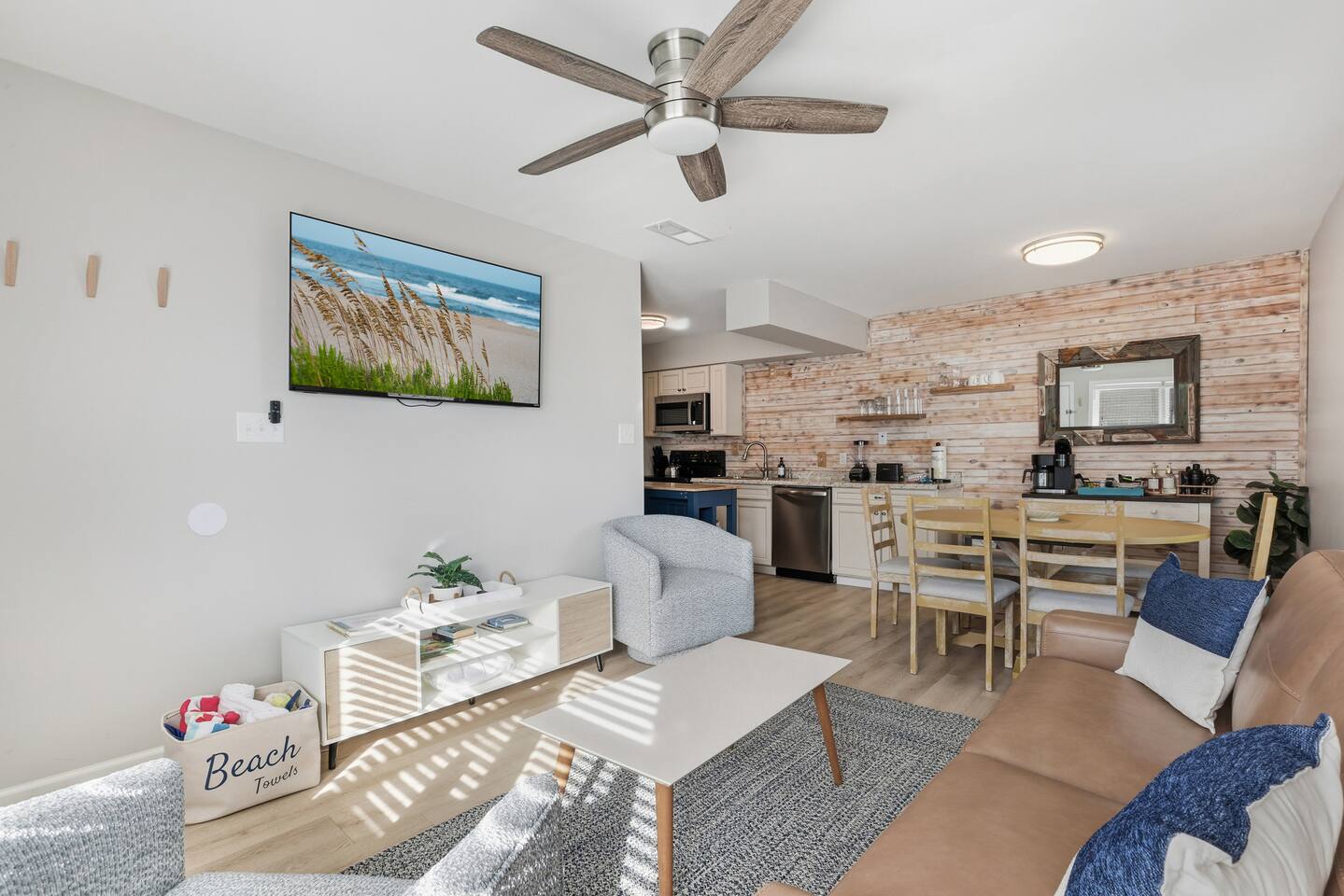 Heated Pool-King Bed-Family Friendly-Beachfront