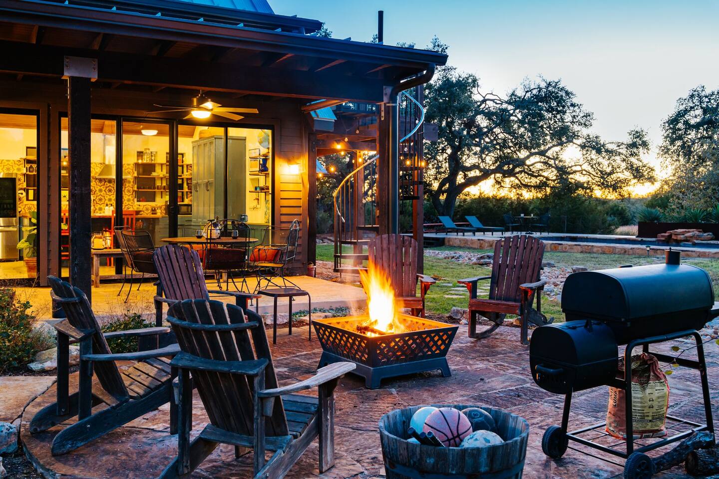 Pool, Hot Tub, Sleeps 14, Stunning 5-Acre Retreat!
