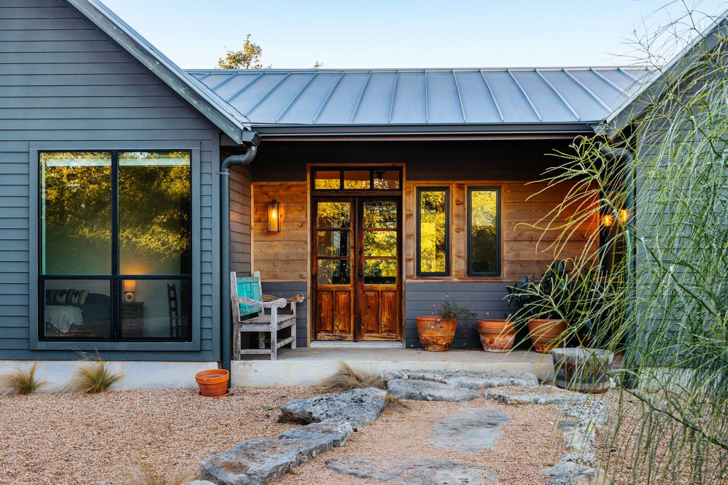 Pool, Hot Tub, Sleeps 14, Stunning 5-Acre Retreat!