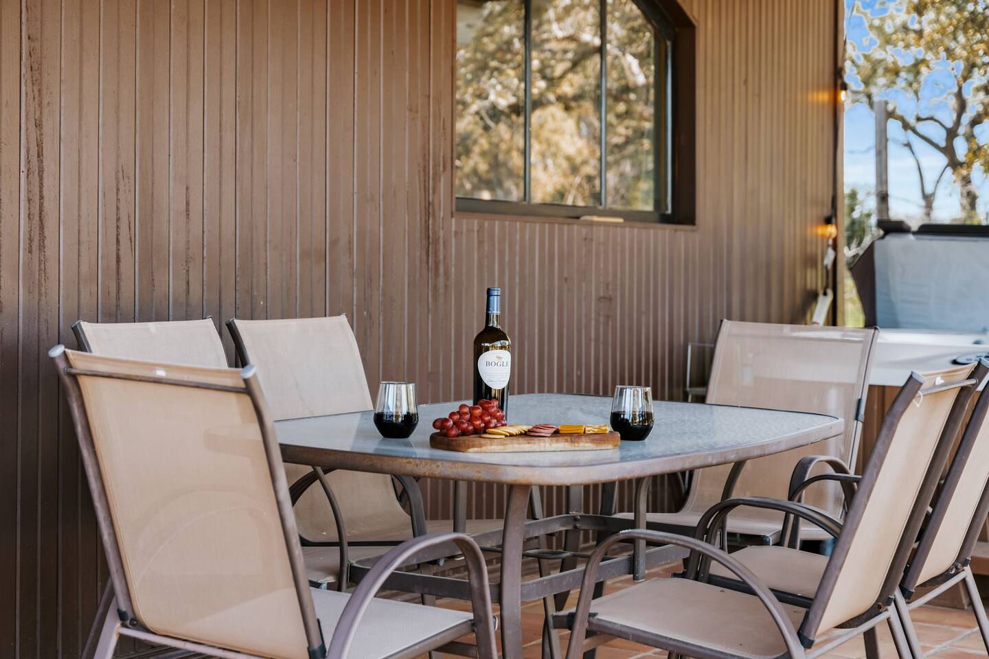 Hot Tub, Fire Pit, Casita on 5-acre Retreat!