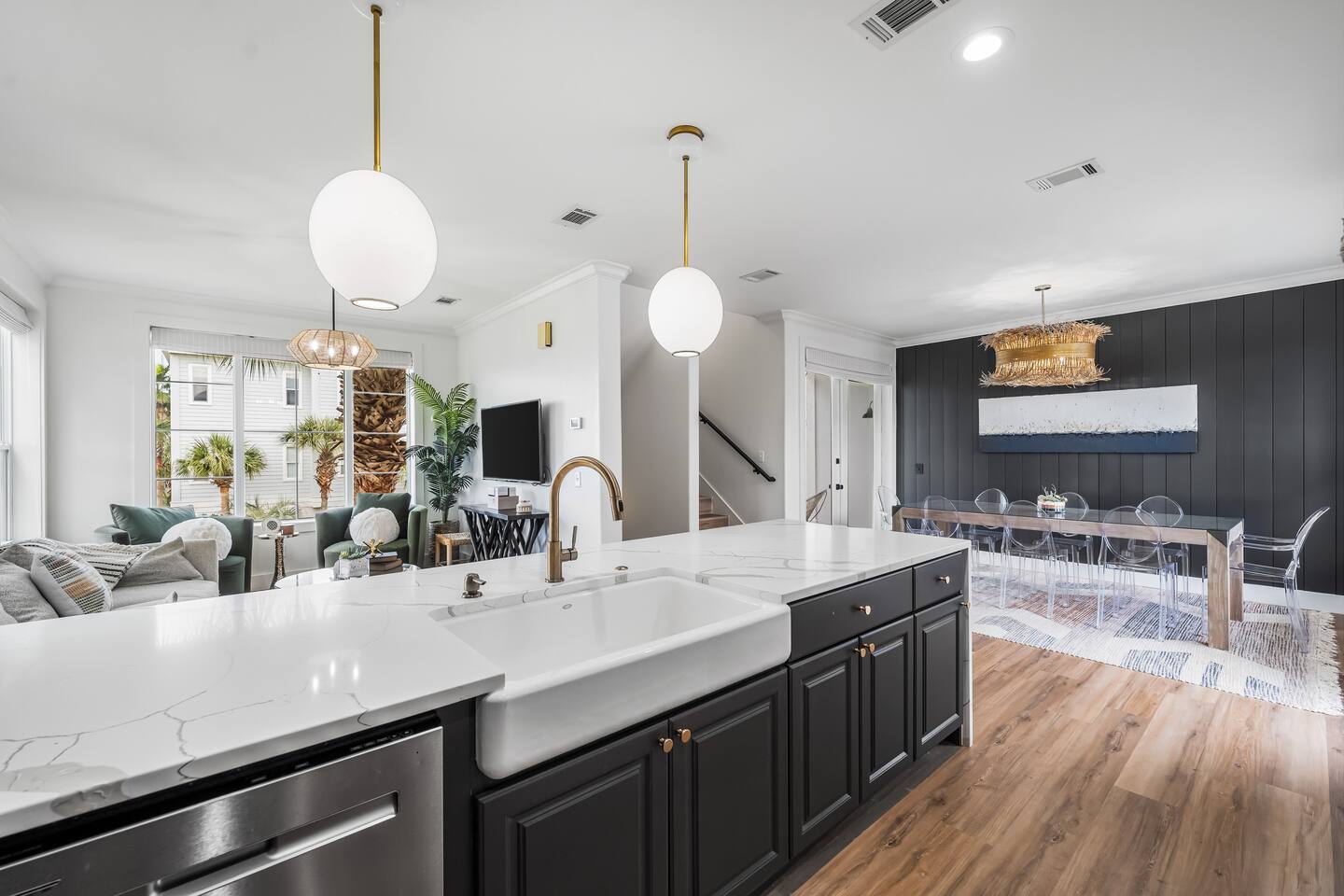 Big Blue Crab | Sleeps 20 | 4 King ensuites | 7BR
