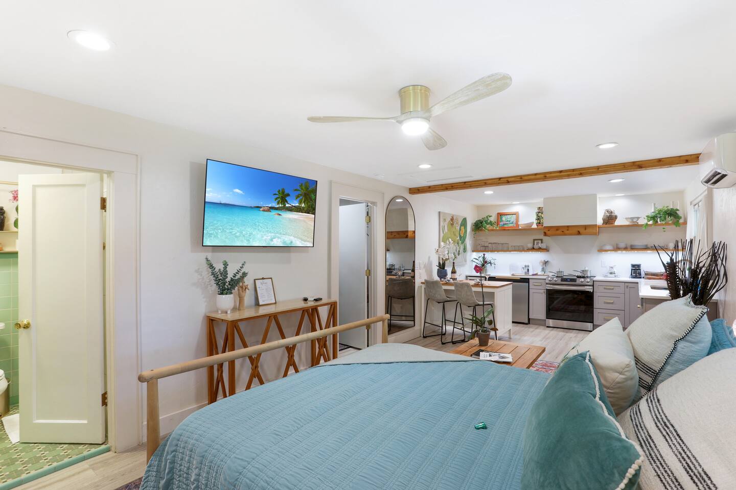 Spring Suites- 2Boutique Studios