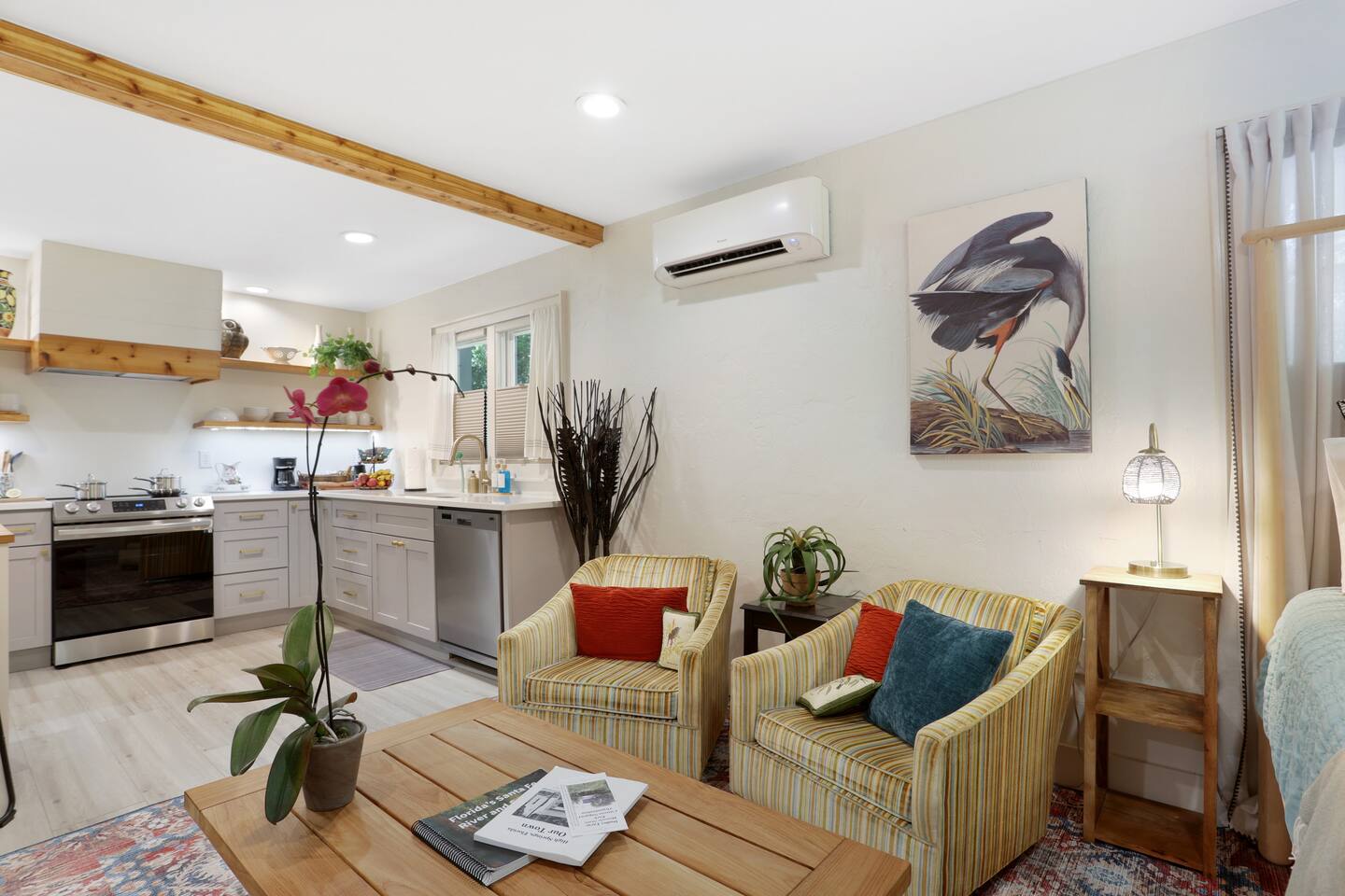 Spring Suites- 2Boutique Studios