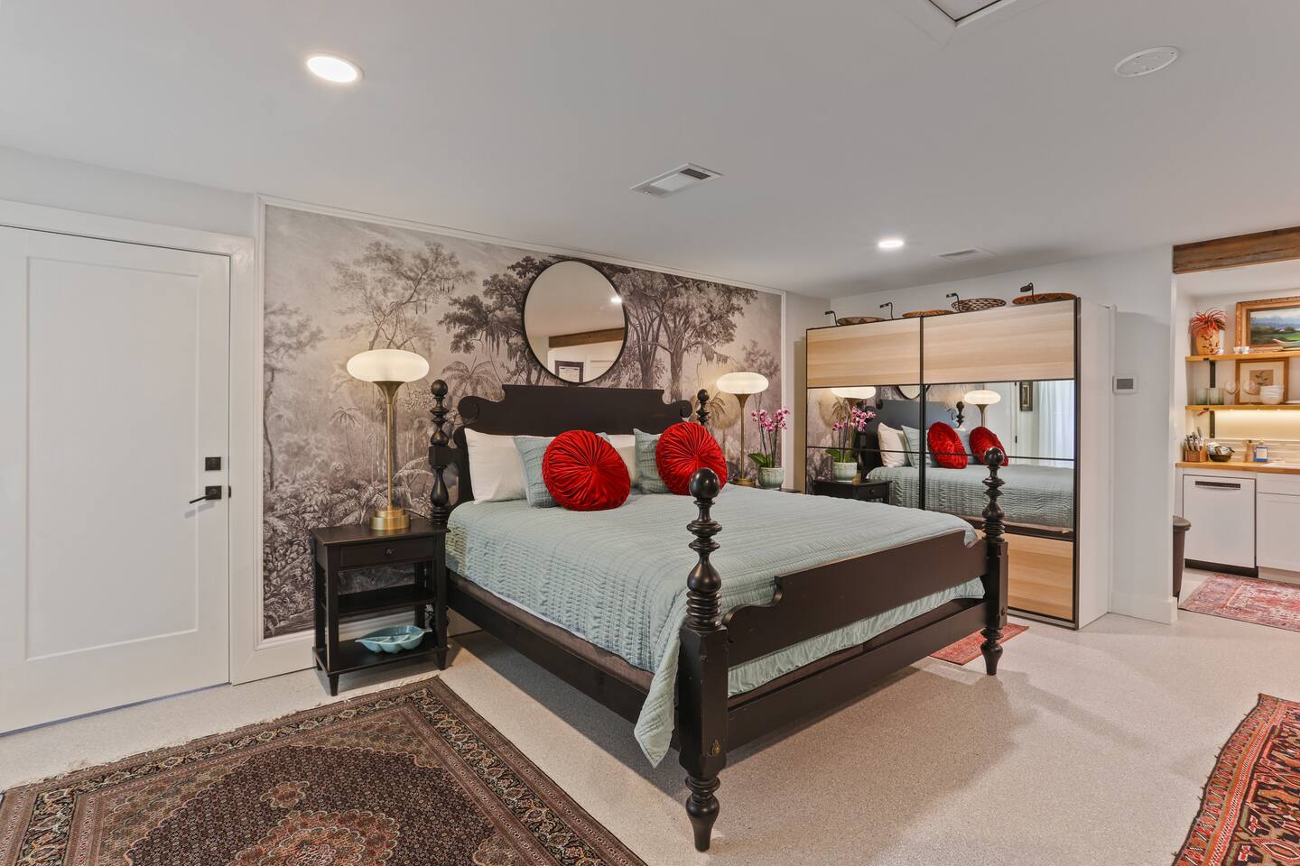 Spring Suites- 2Boutique Studios