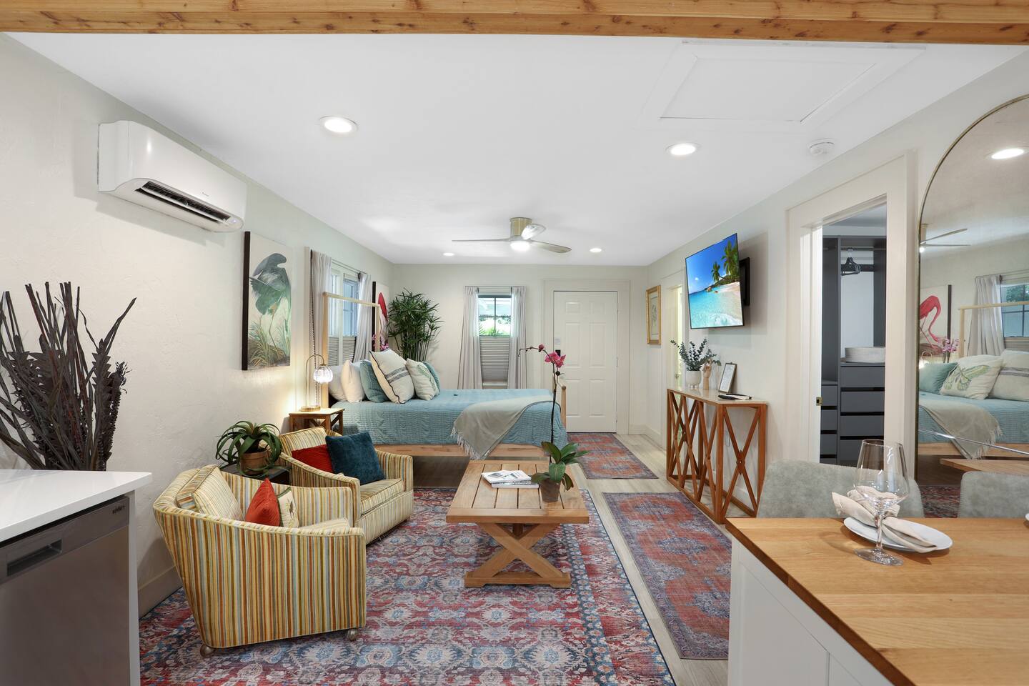 Spring Suites- 2Boutique Studios
