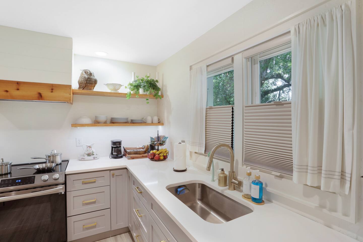 Spring Suites- 2Boutique Studios