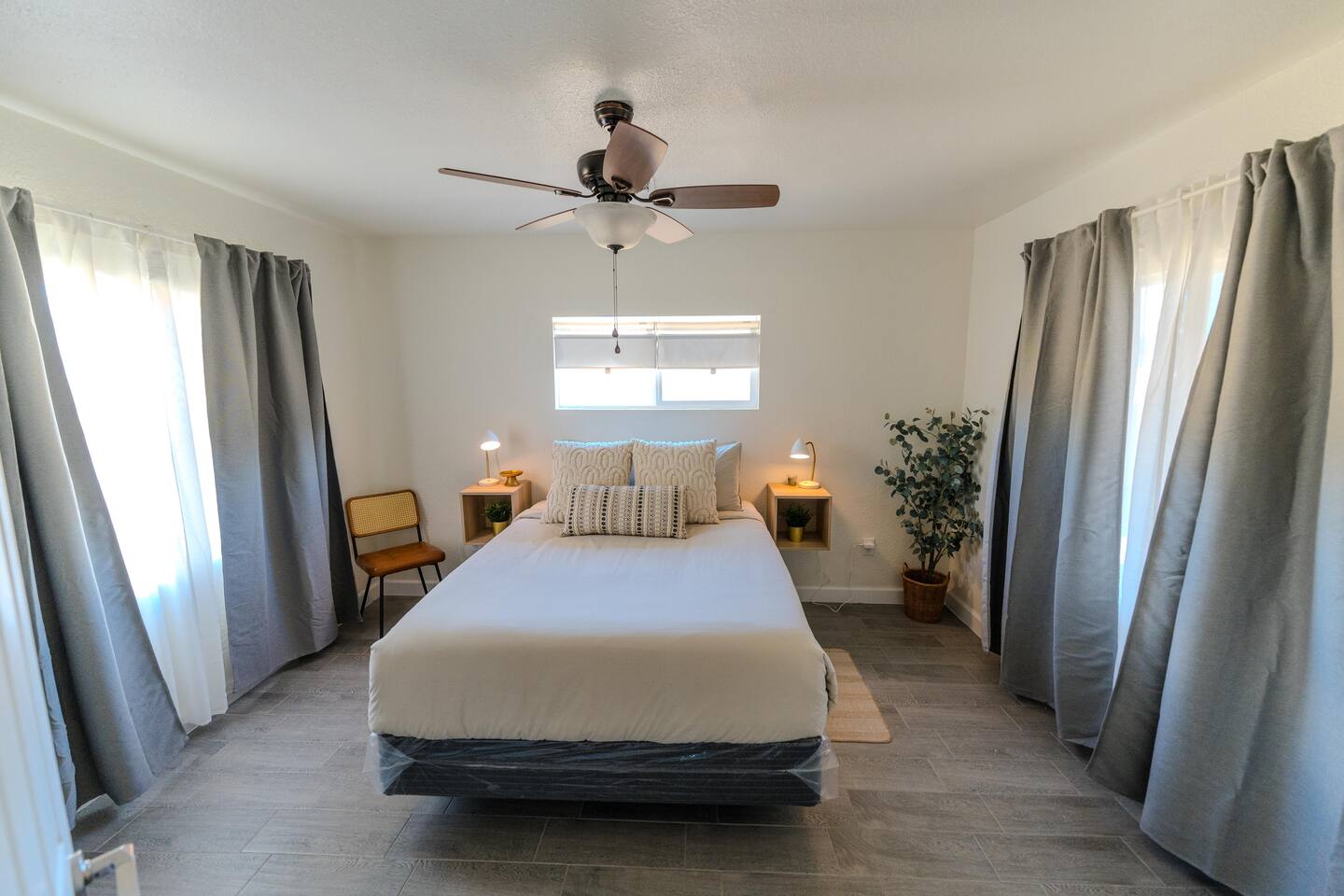 Escape to Phoenix:Stylish 2BR w/ Parking +Laundry!