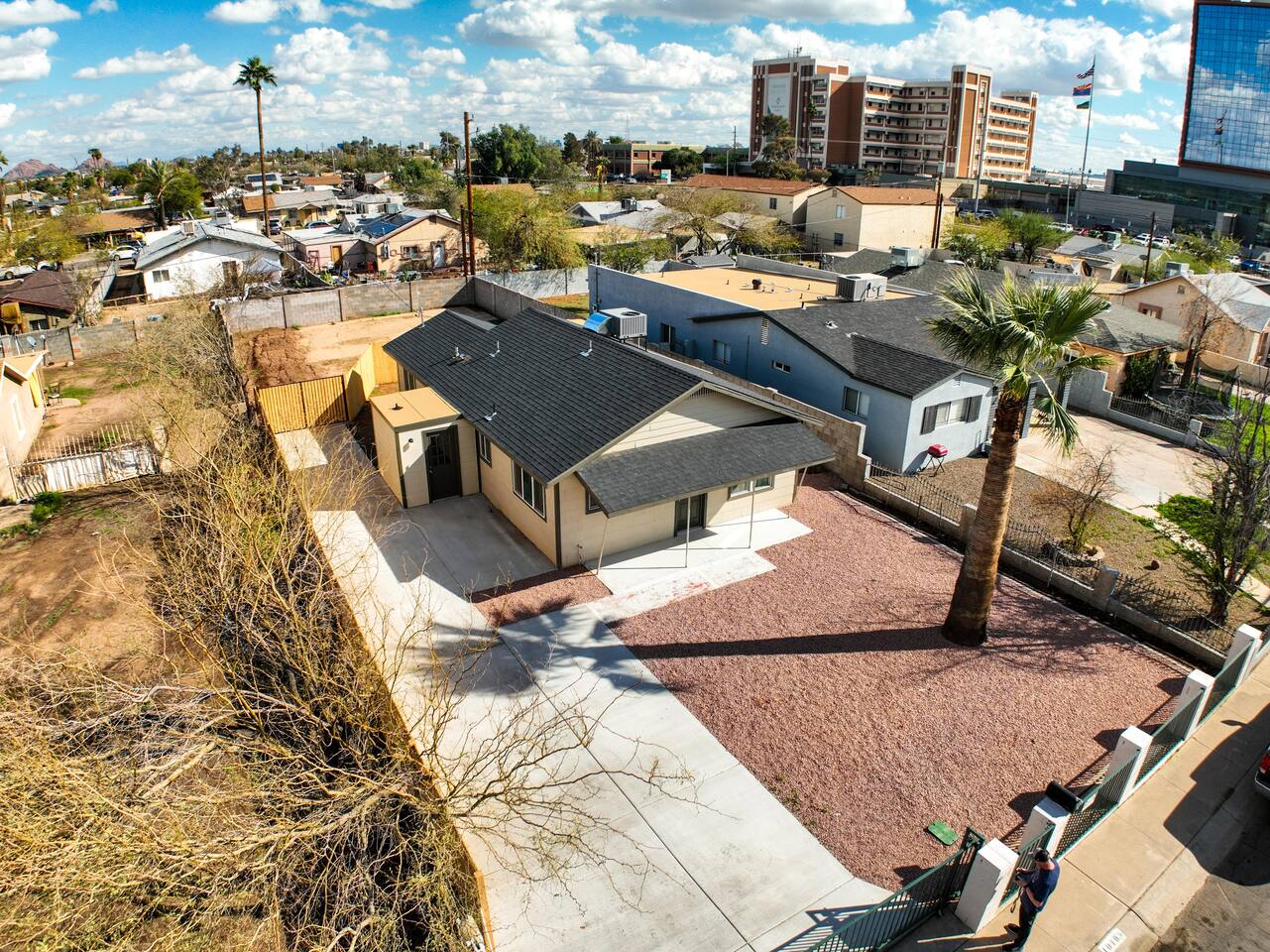 Escape to Phoenix:Stylish 2BR w/ Parking +Laundry!