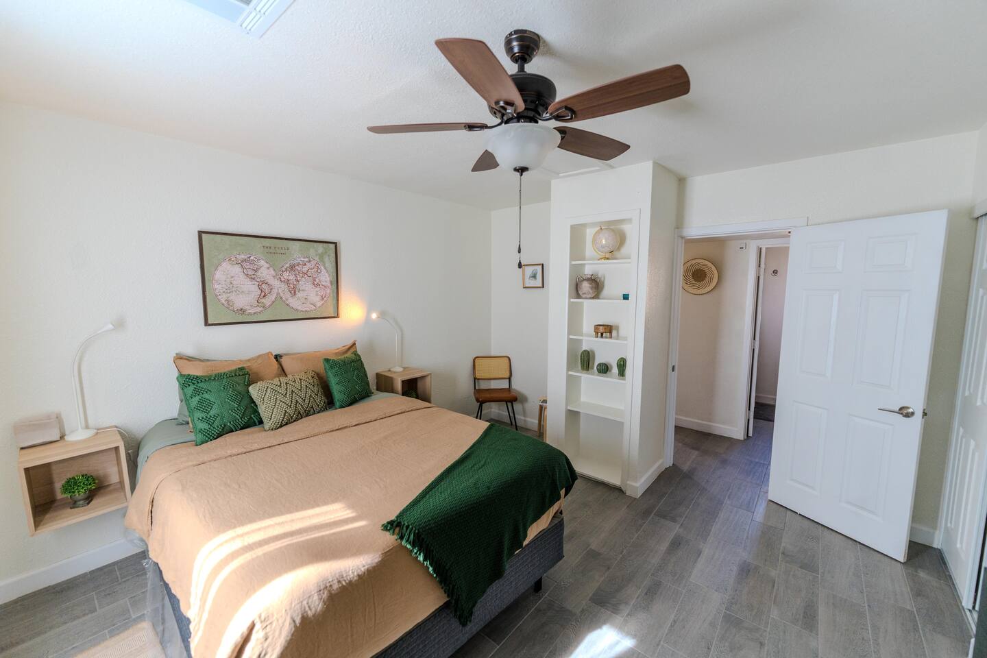 Escape to Phoenix:Stylish 2BR w/ Parking +Laundry!