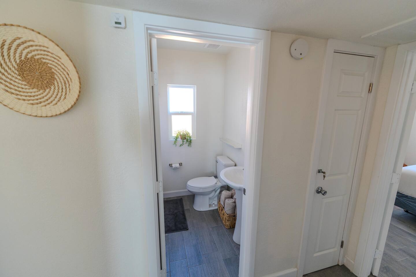 Escape to Phoenix:Stylish 2BR w/ Parking +Laundry!