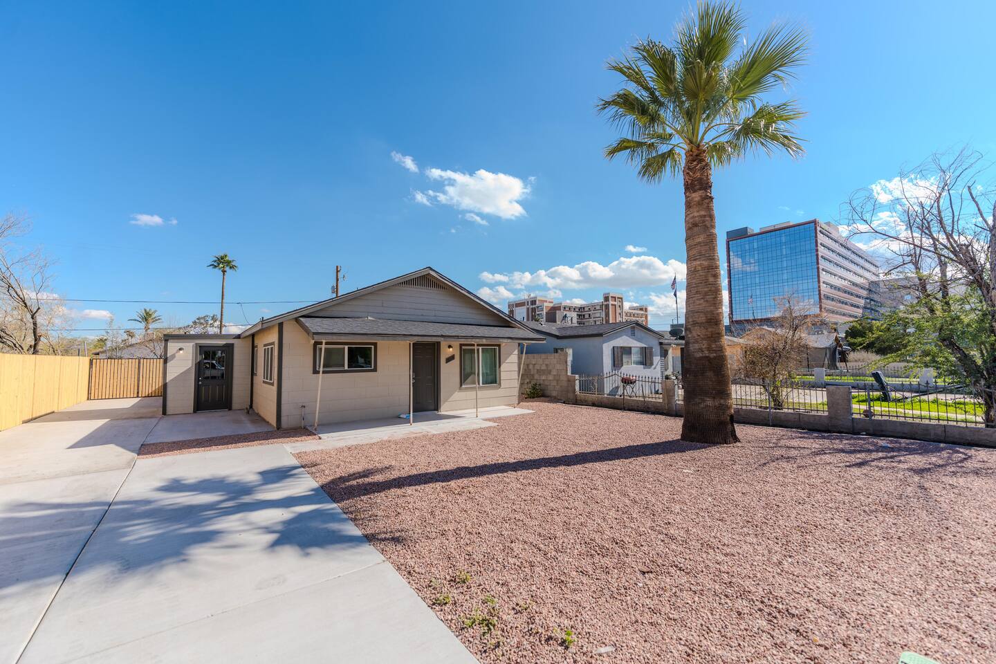 Escape to Phoenix:Stylish 2BR w/ Parking +Laundry!