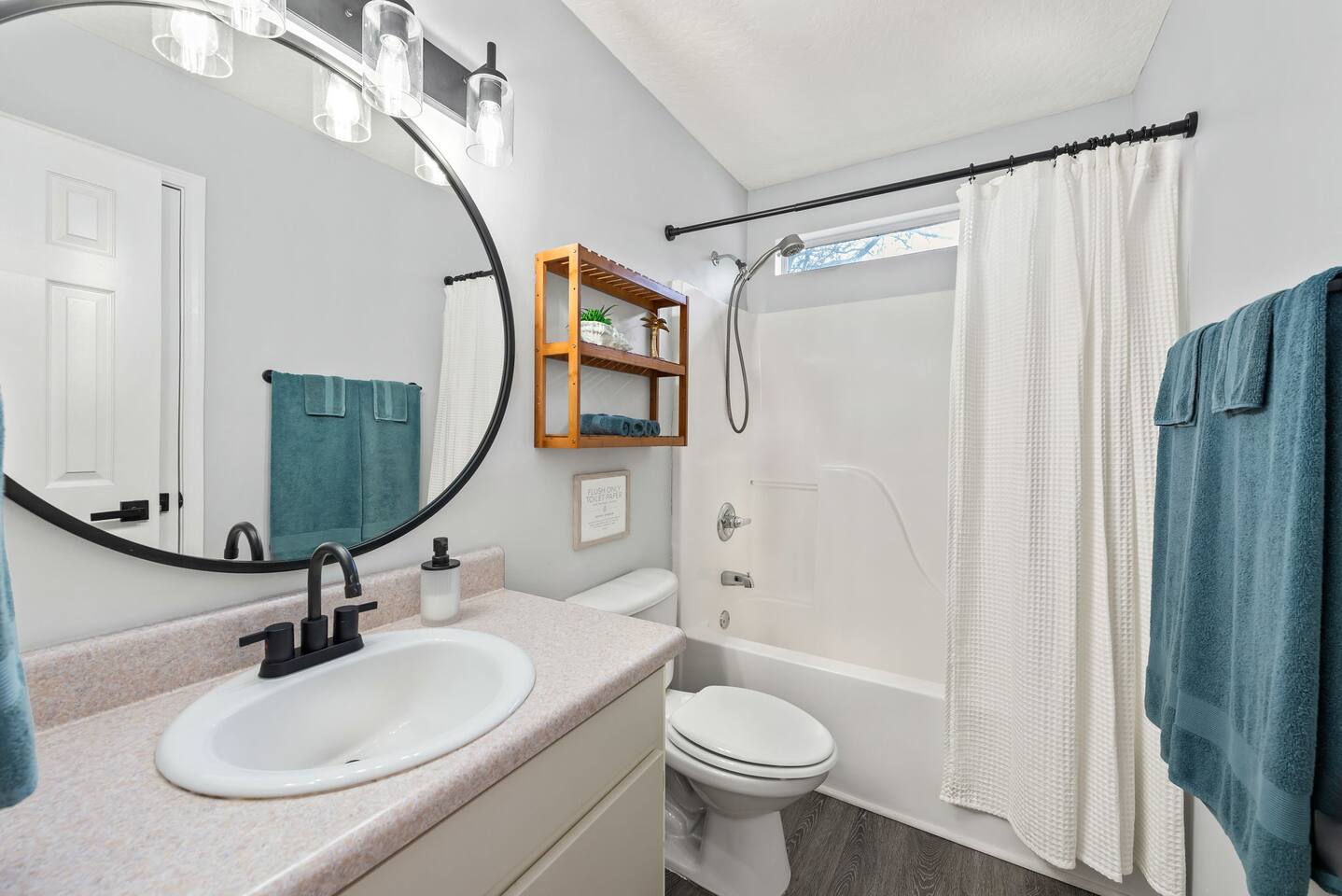 Entire Home with Patio & 5 Min to Navarre Beach