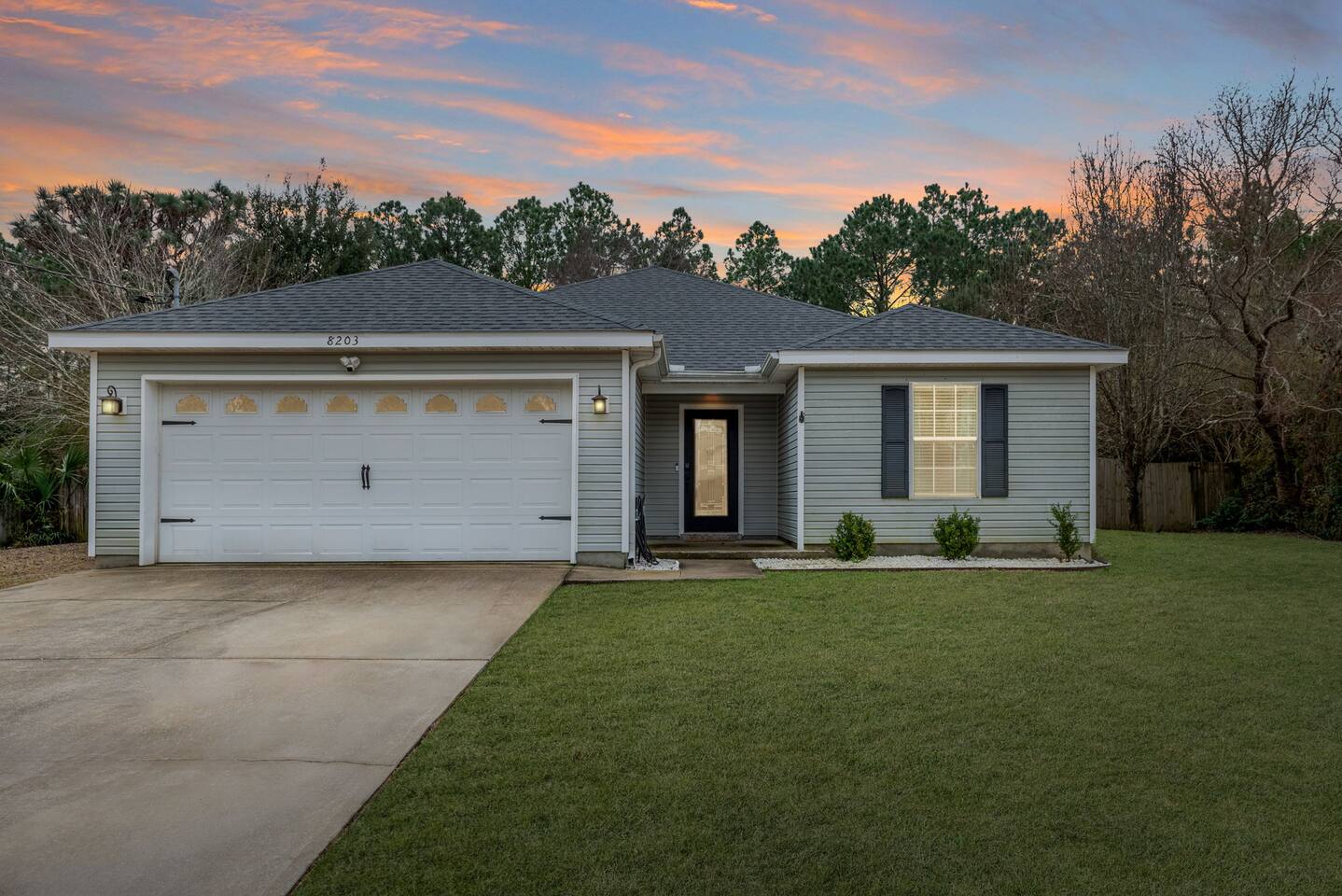 Entire Home with Patio & 5 Min to Navarre Beach