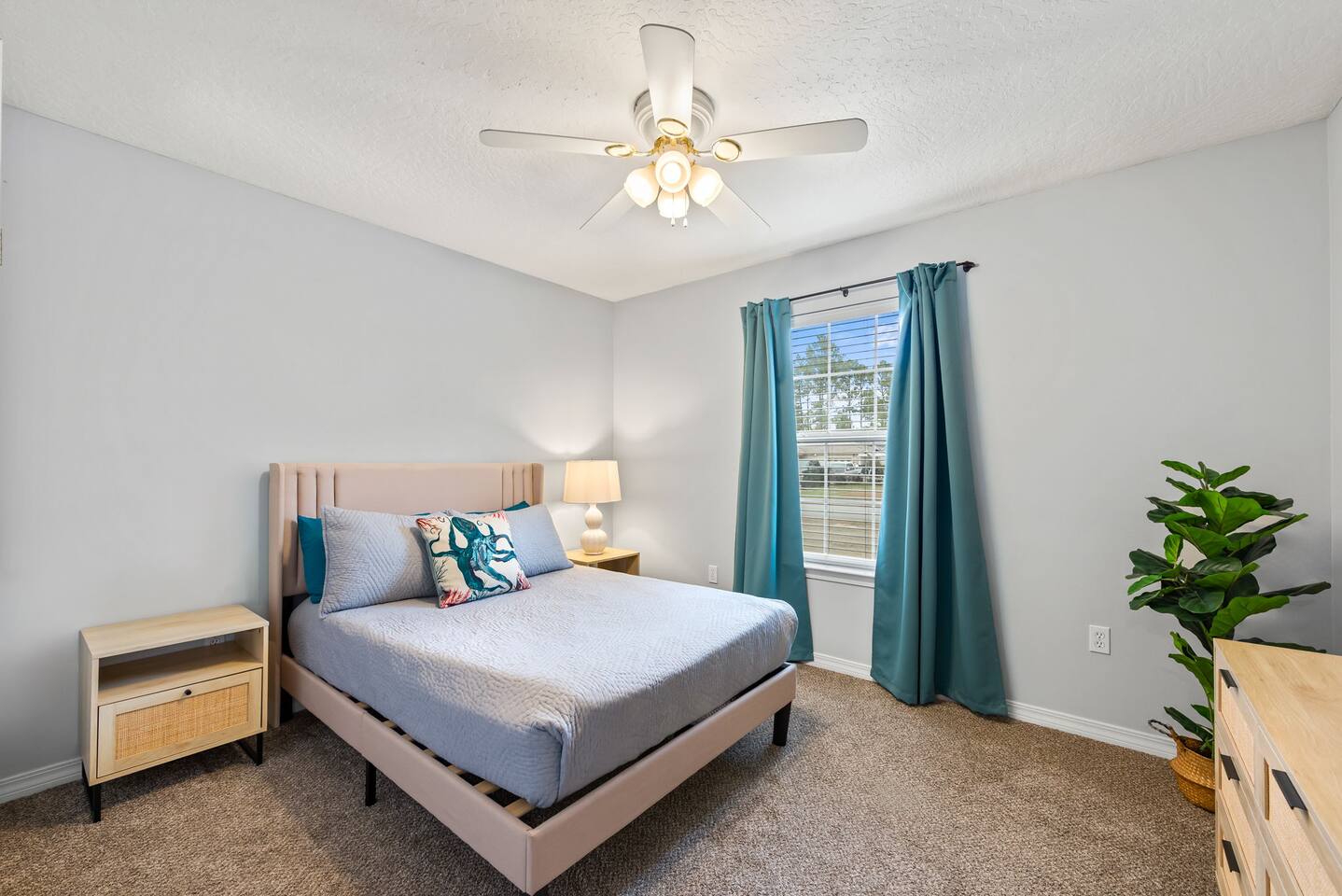 Entire Home with Patio & 5 Min to Navarre Beach