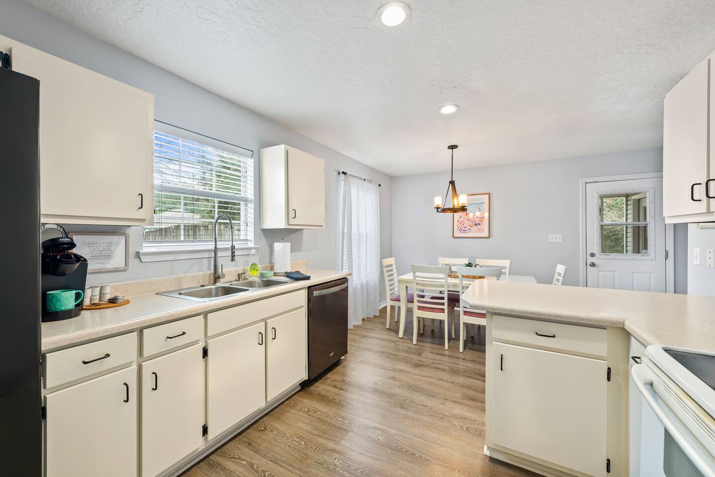 Entire Home with Patio & 5 Min to Navarre Beach
