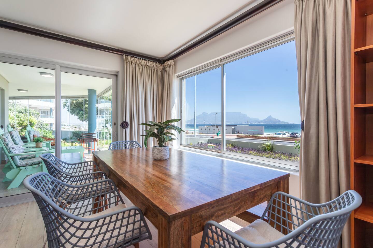 Cape Town - Beachfront apartment with stunning views