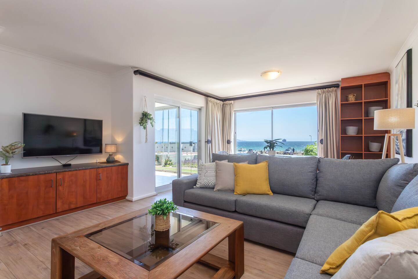 Cape Town - Beachfront apartment with stunning views
