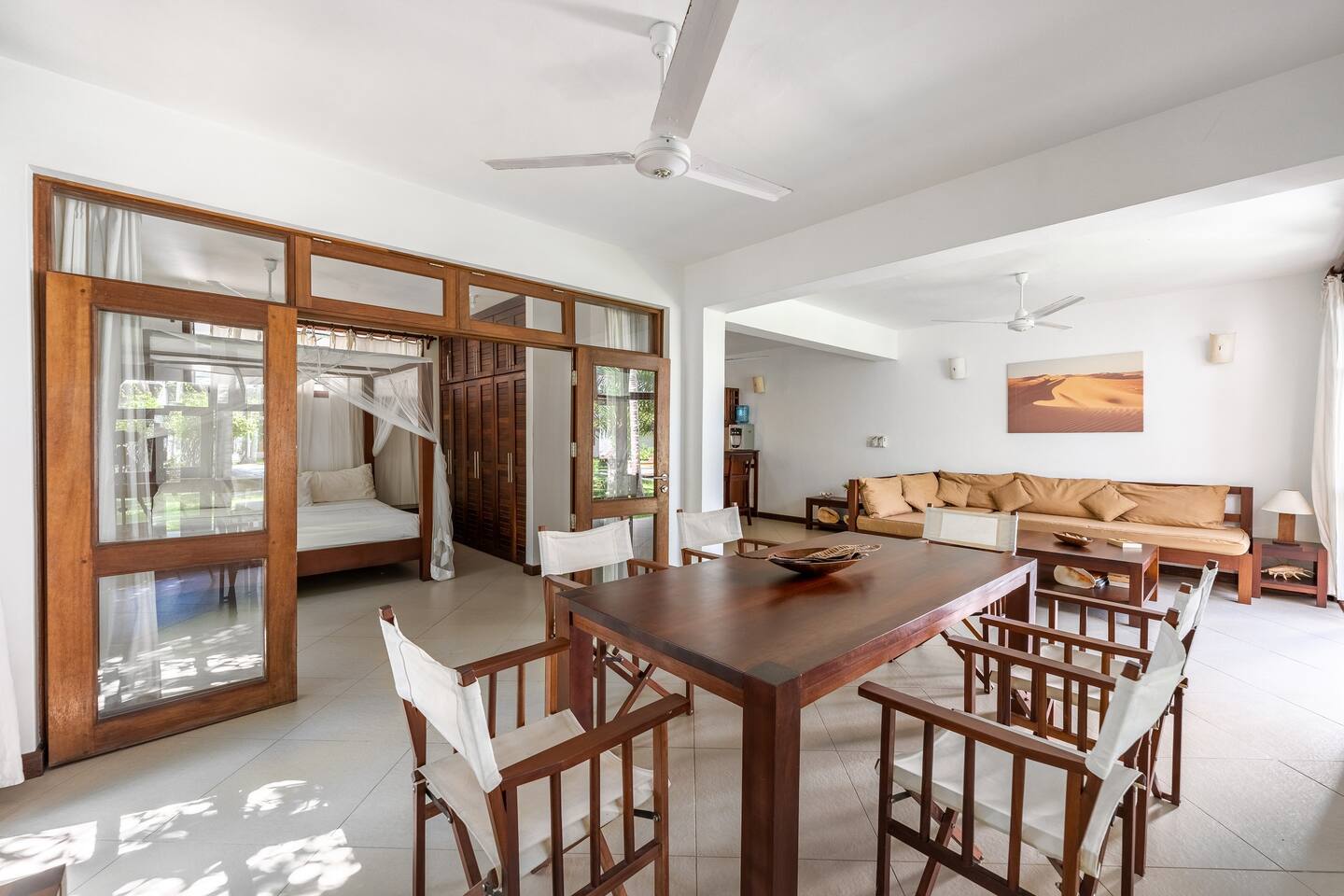 Diani Beach - luxury 2 bedroom apartment with pool & garden by El Mufasa