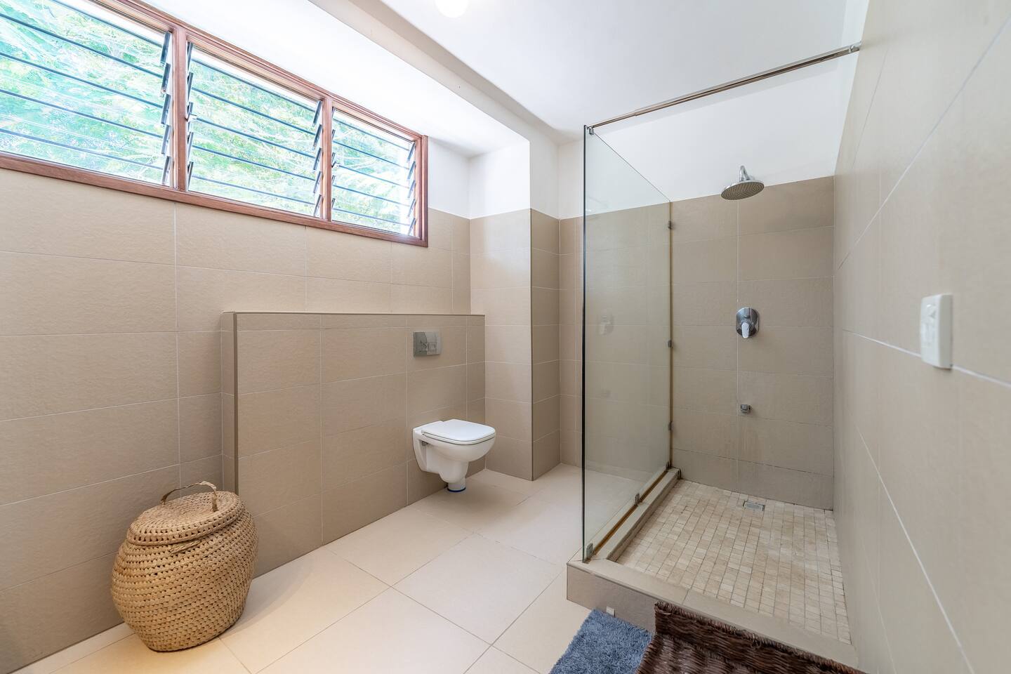 Diani Beach - luxury 2 bedroom apartment with pool & garden by El Mufasa