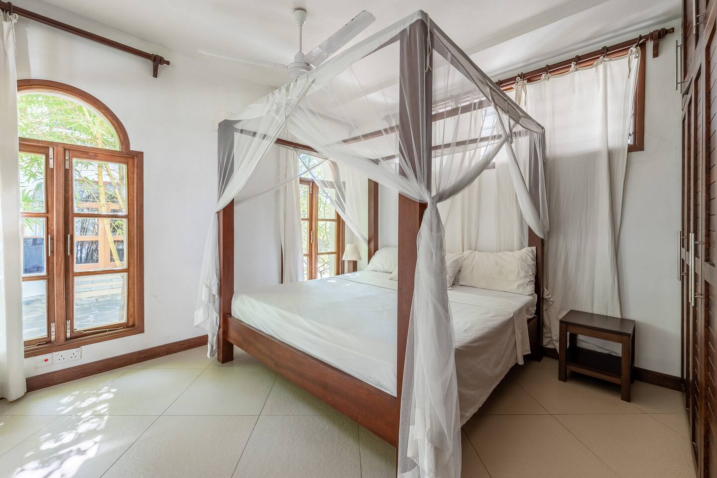 Diani Beach - luxury 2 bedroom apartment with pool & garden by El Mufasa