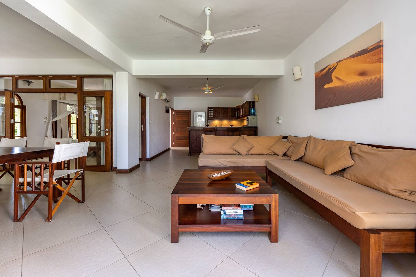 Diani Beach - luxury 2 bedroom apartment with pool & garden by El Mufasa