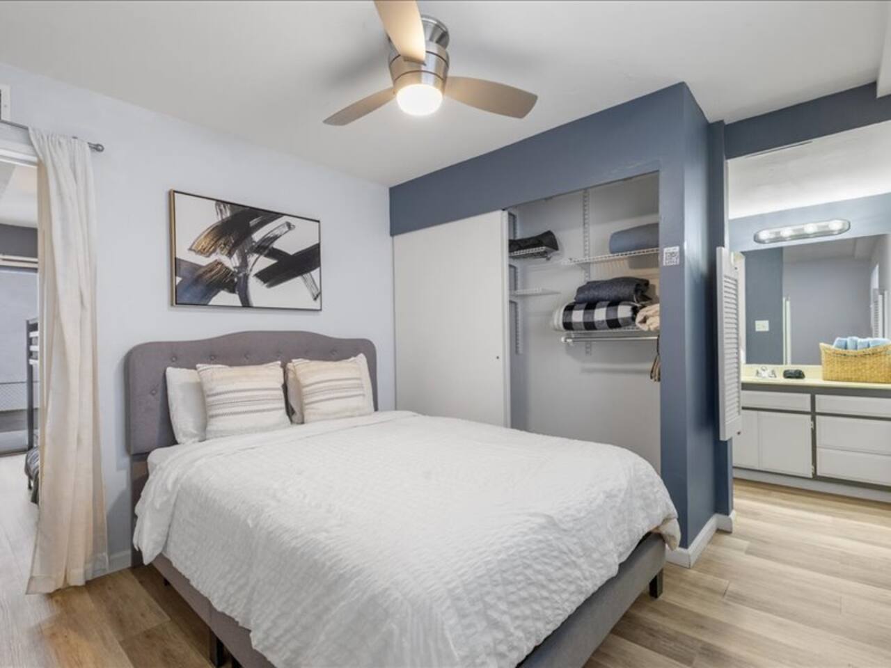 The Downtown Blue Bungalow Escape