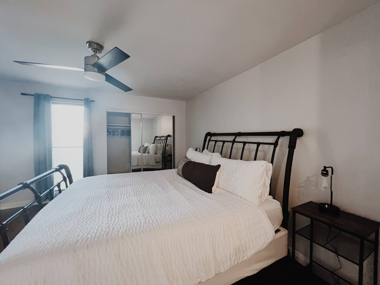 Refined Minimalist Condo Accommodation in Carlsbad