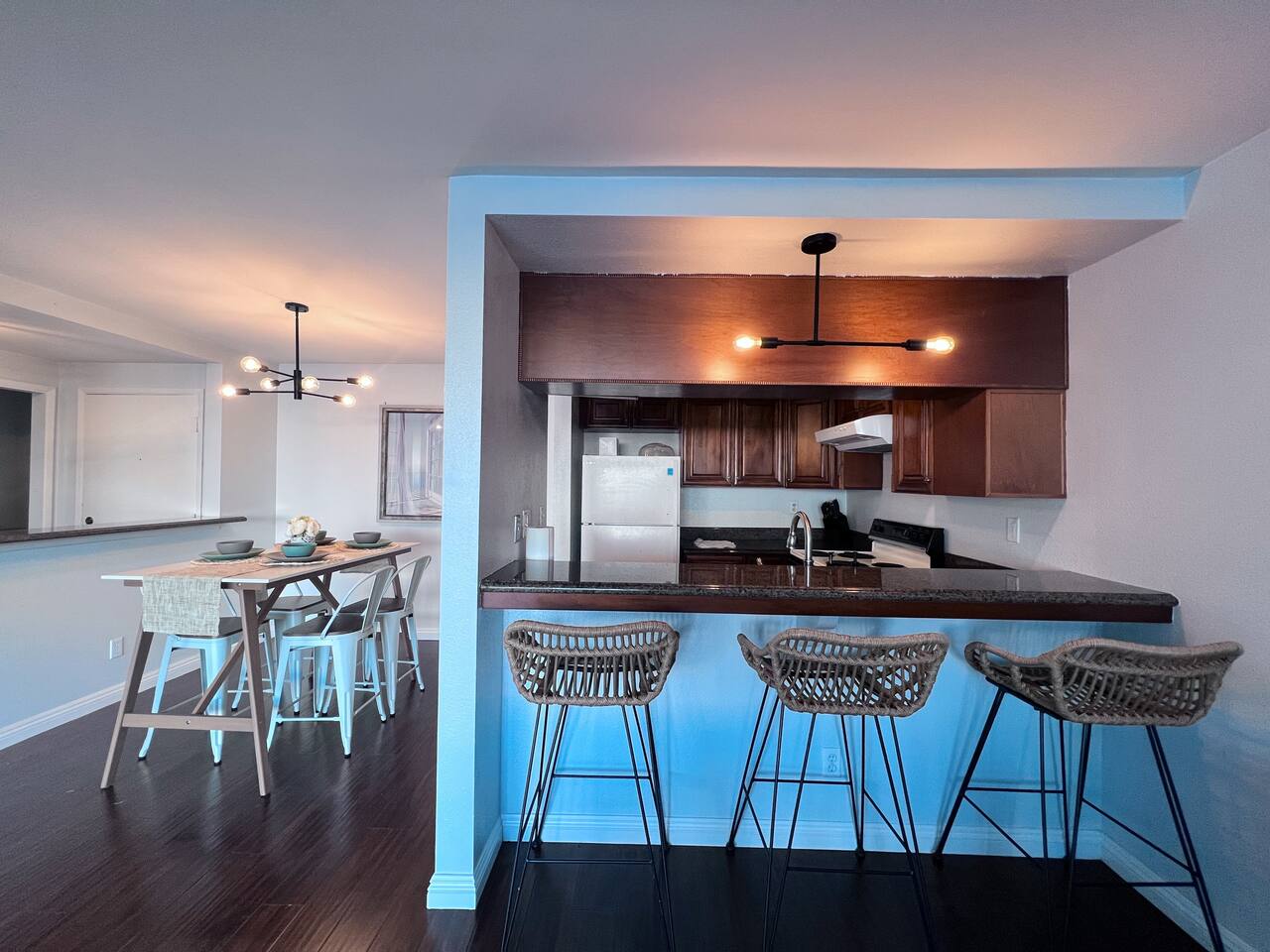 Refined Minimalist Condo Accommodation in Carlsbad