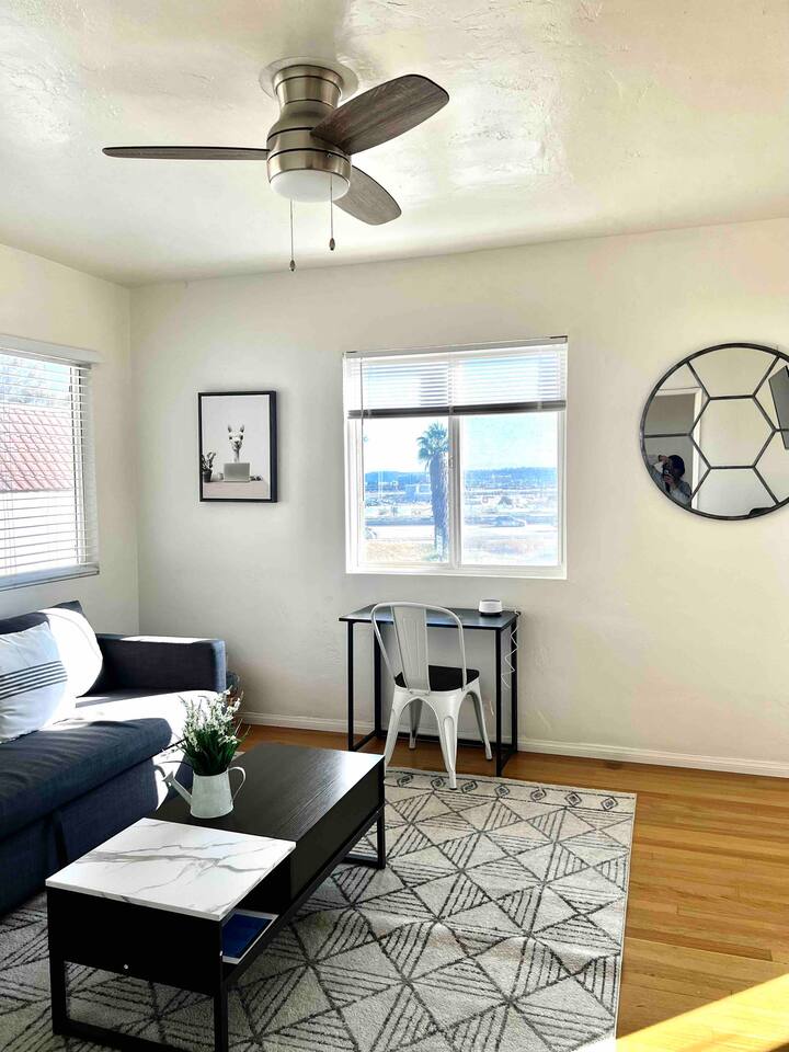 Minimalist 1 bed by Airport & Old Town
