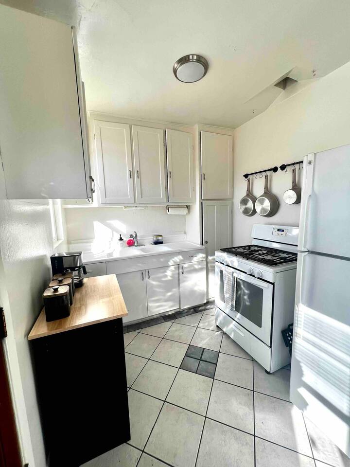 Minimalist 1 bed by Airport & Old Town