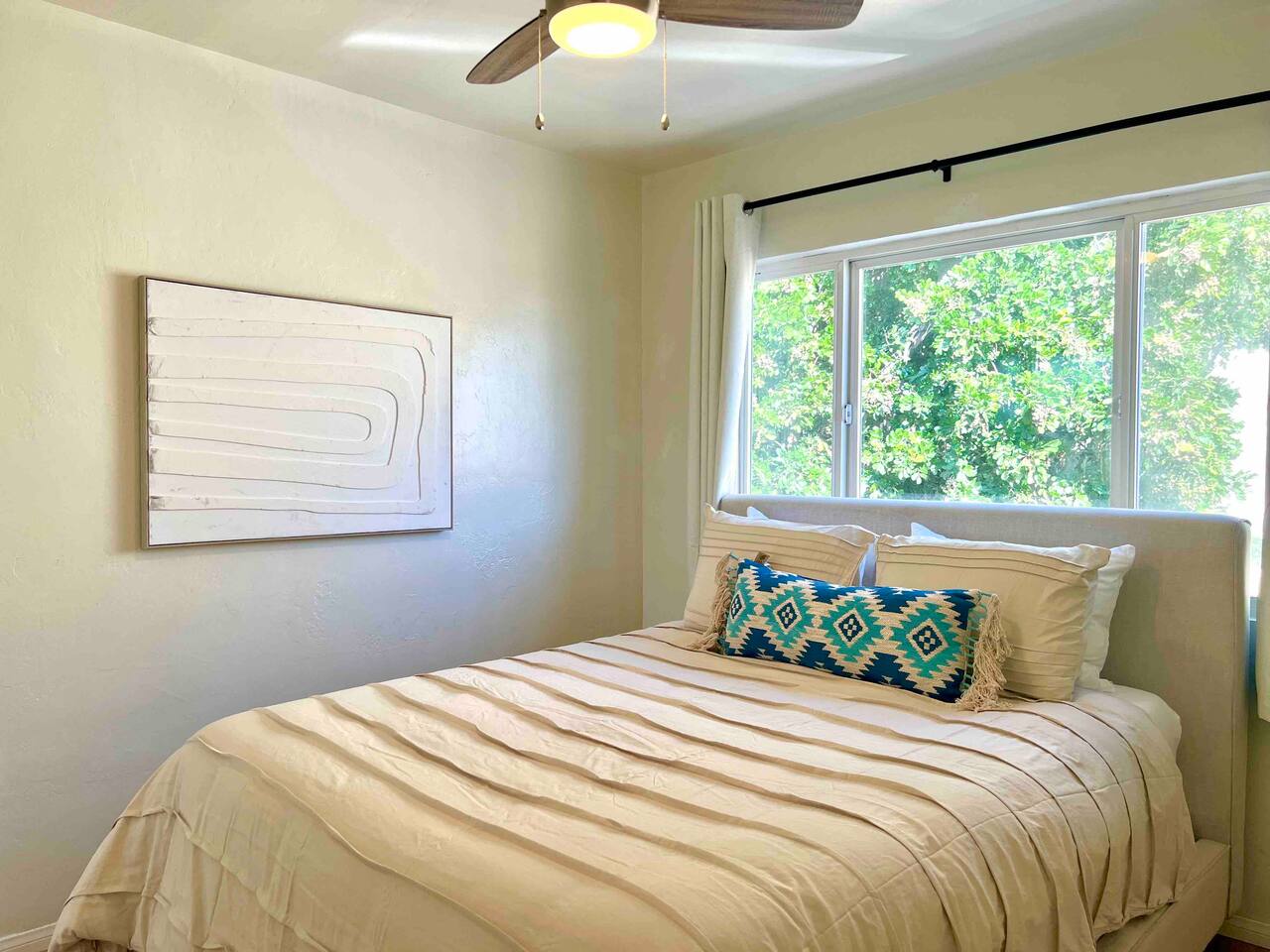 Minimalist 1 bed by Airport & Old Town