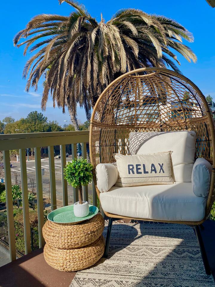 Urban Escape: Trendy 1-Bed Condo with Balcony — San Diego — vacation rental