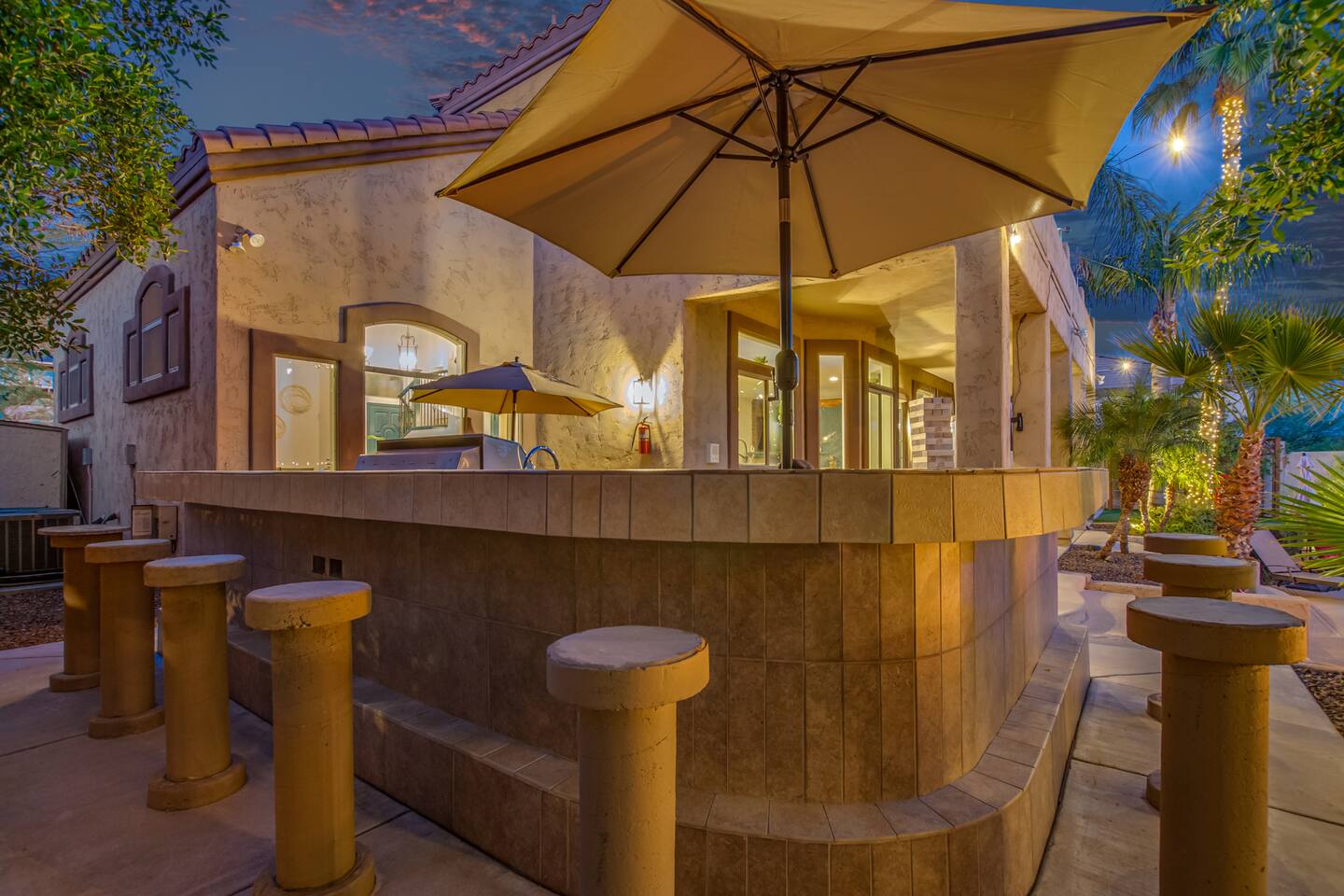 4BR Mountainside Oasis - Spa & Pool Heat Available