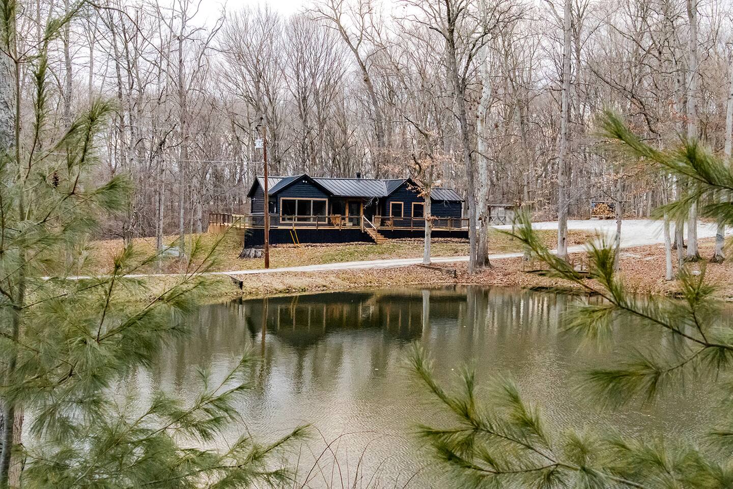 Secluded Cabin & Lake House! Private Pond! Pets! — Thornville — vacation rental