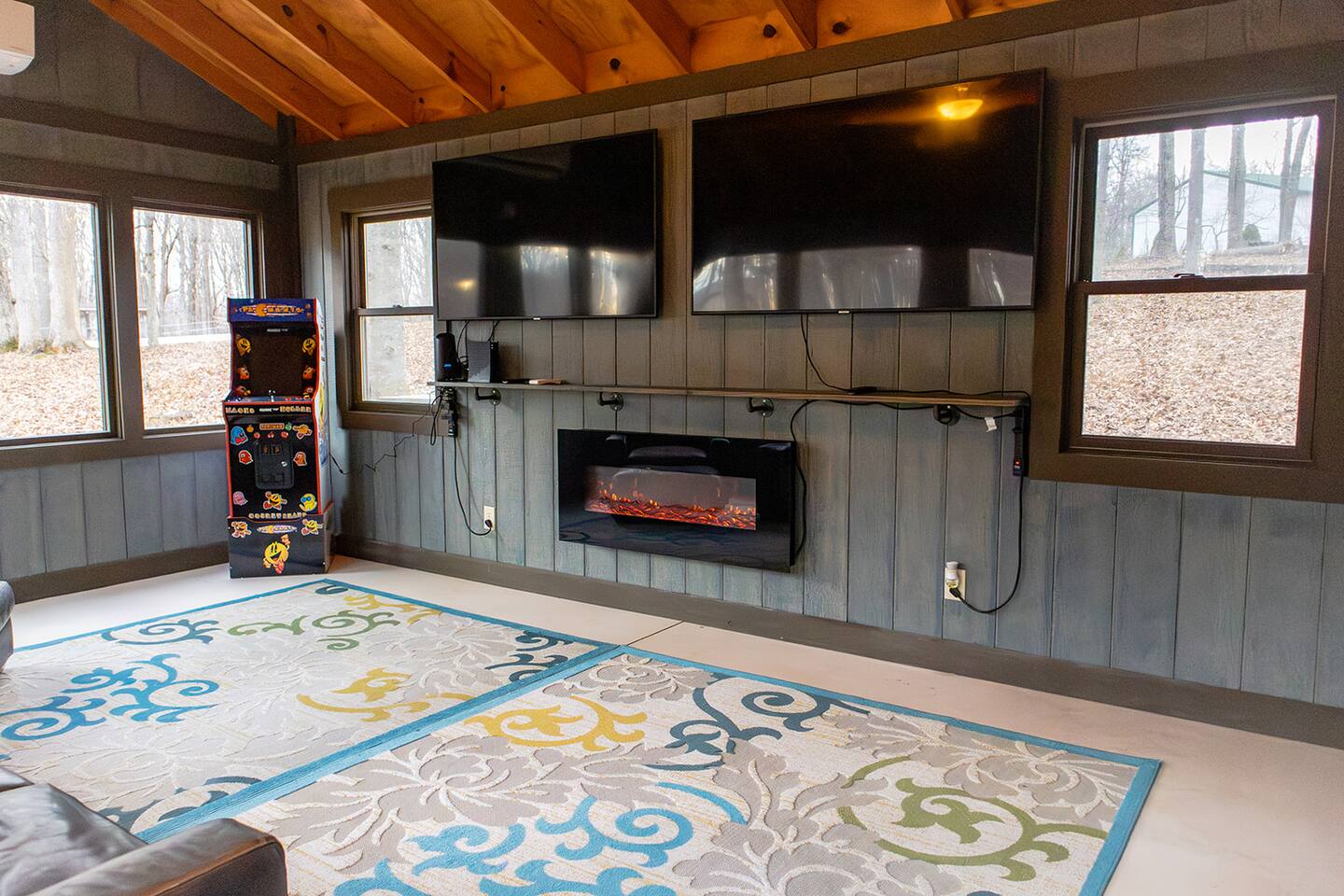 Secluded Cabin & Lake House! Private Pond! Pets!