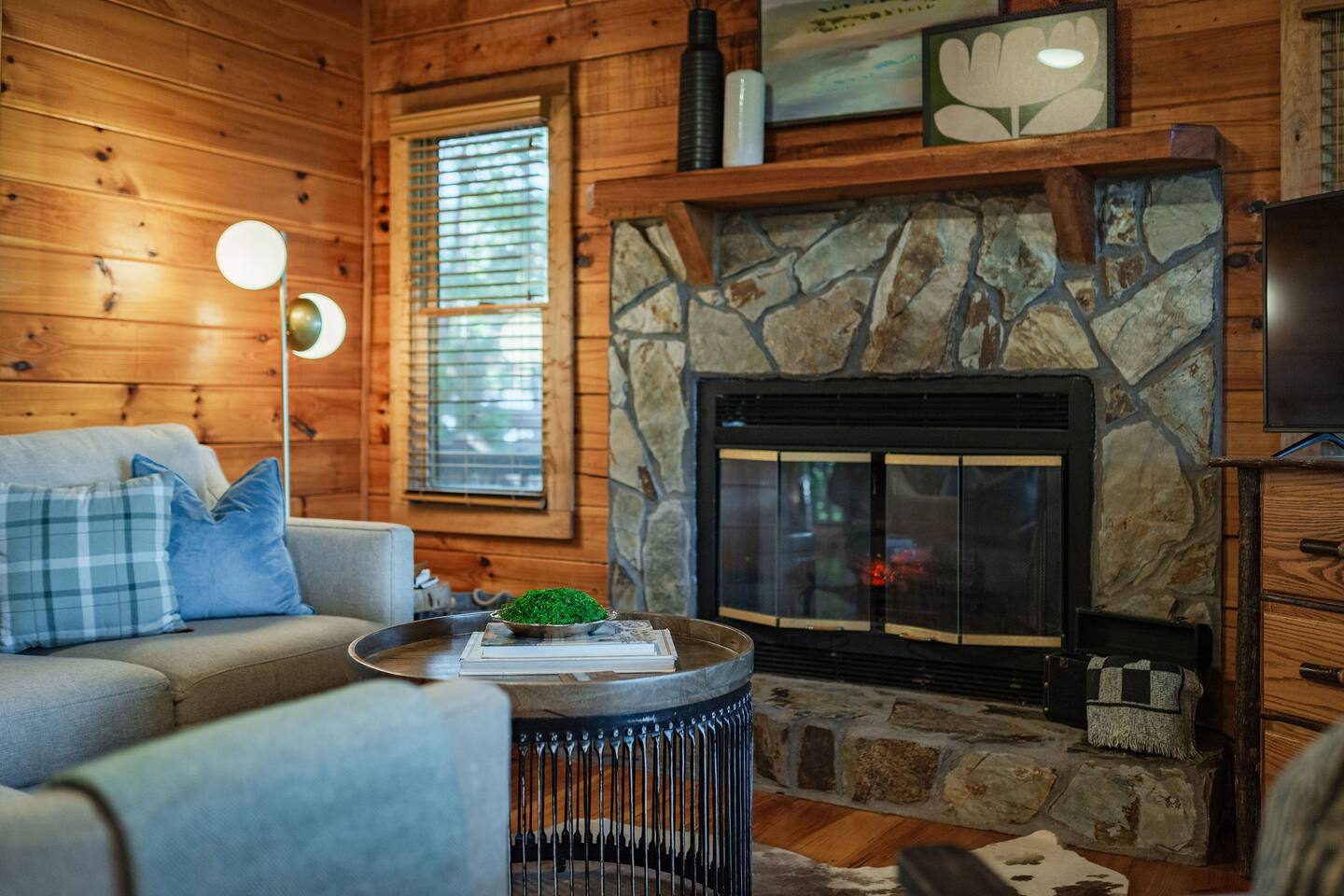 Ridgecrest | Cozy Cabin Fireplace Sunset & Hot Tub