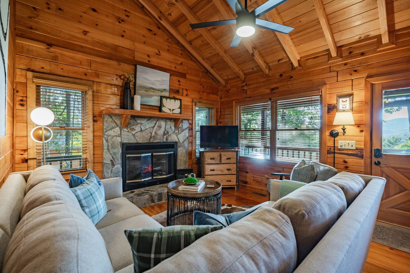 Ridgecrest | Cozy Cabin Fireplace Sunset & Hot Tub