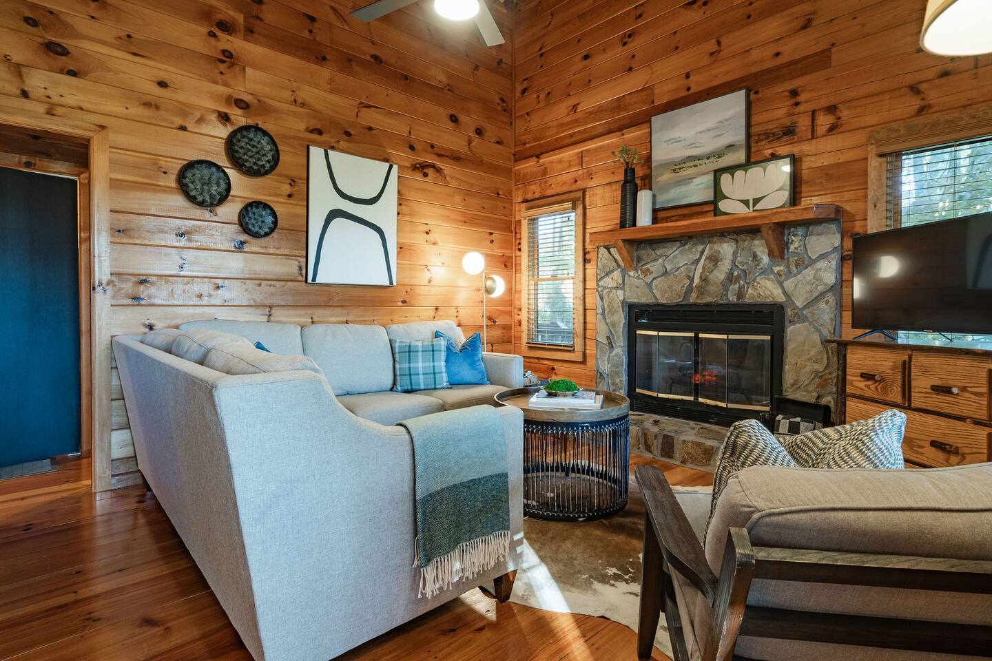 Ridgecrest | Cozy Cabin Fireplace Sunset & Hot Tub