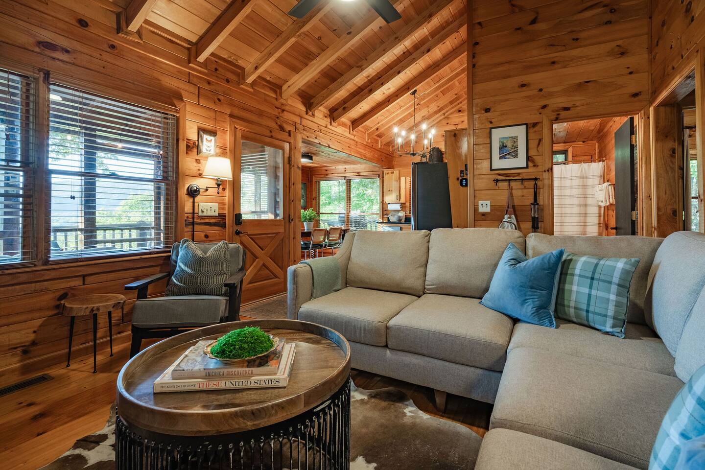 Ridgecrest | Cozy Cabin Fireplace Sunset & Hot Tub
