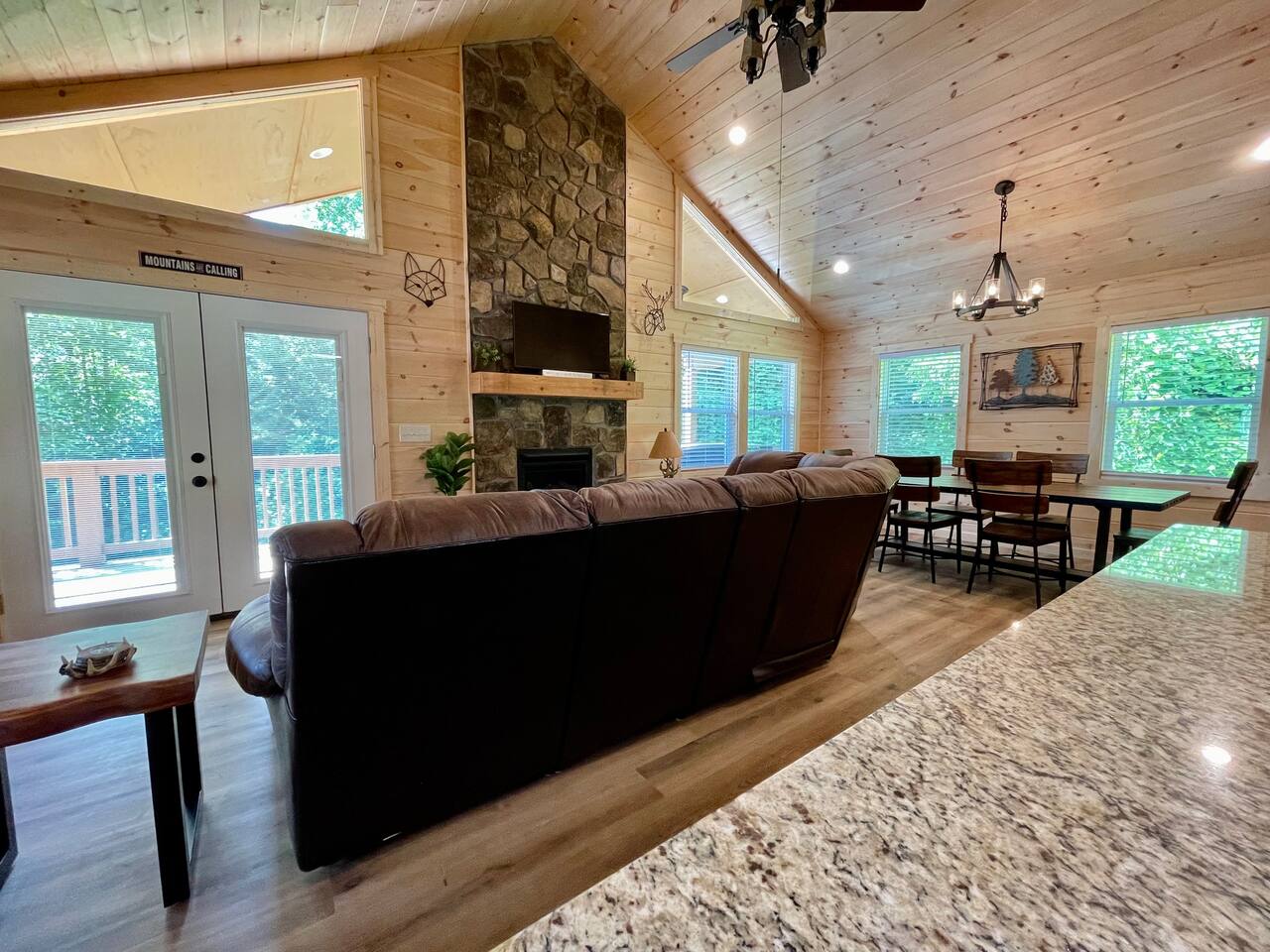 Sleepy Oak Cabin