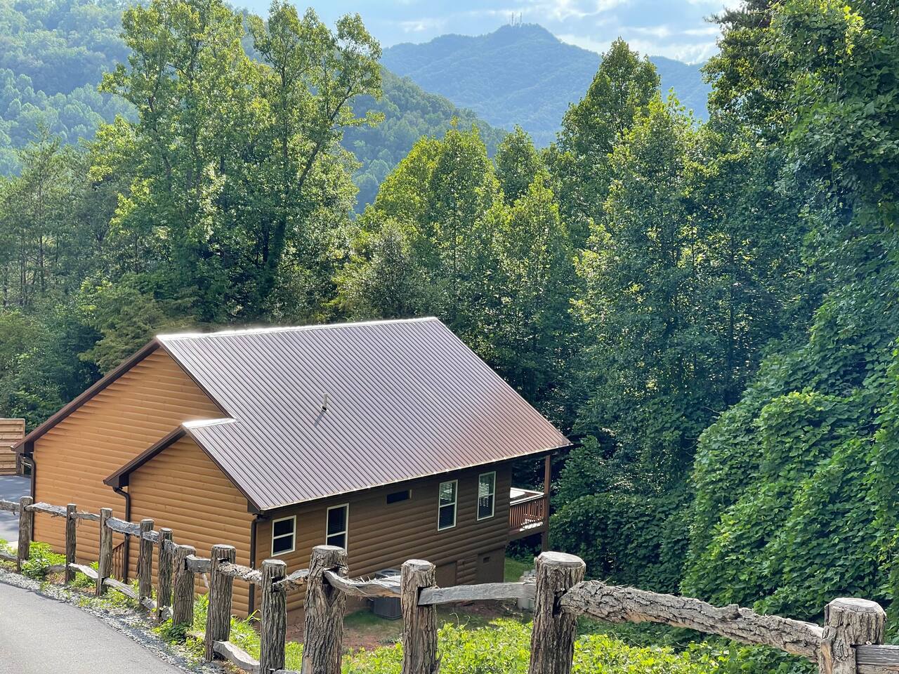 Sleepy Oak Cabin